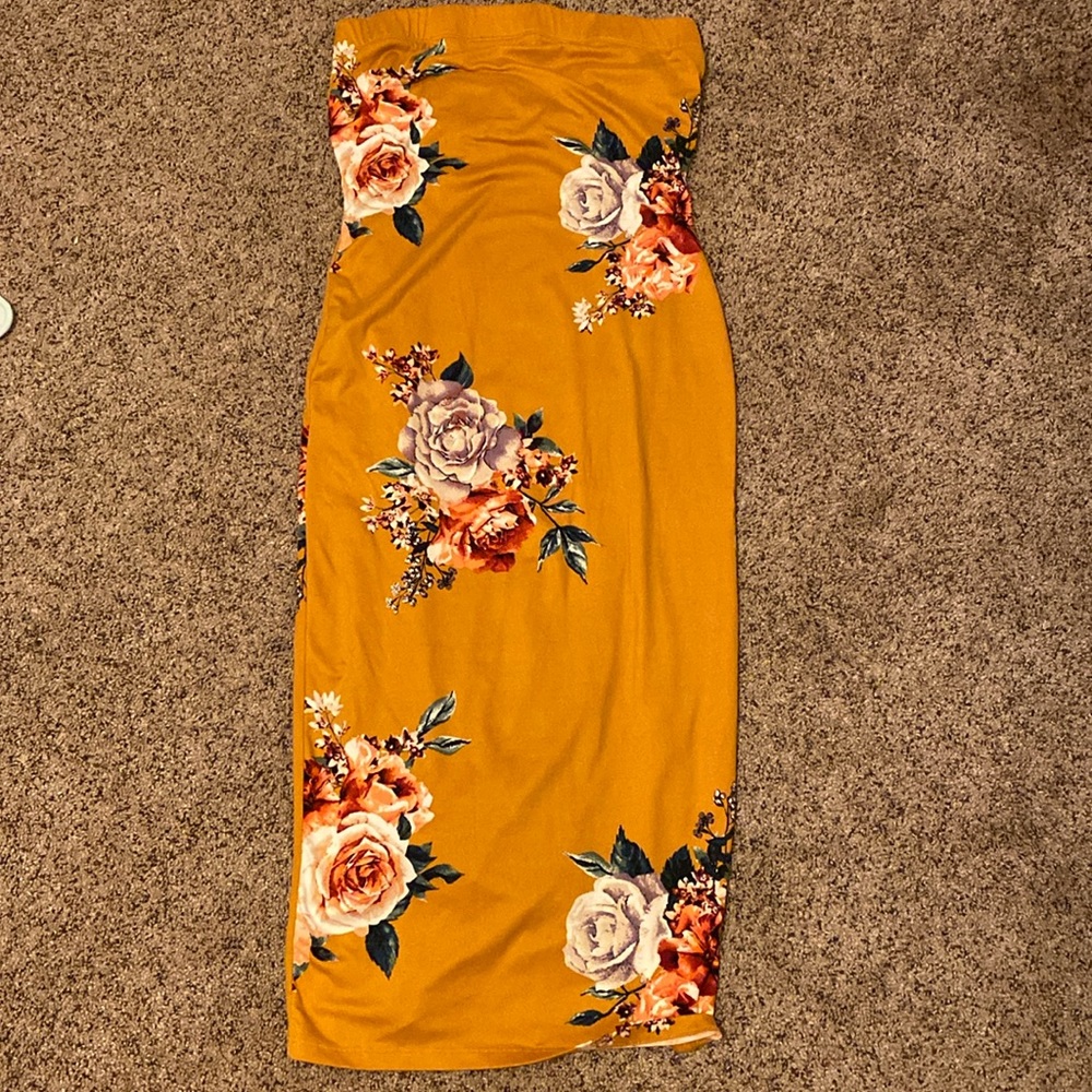 Mustard haute Monde tube top midi dress. Body con style in a size small